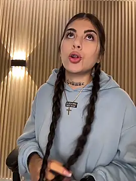 Sarasanders 4 online show from December 2025 05:08:01 AM