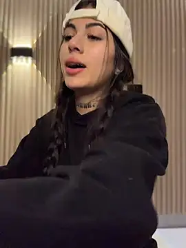 Sarasanders 4 online show from March 2026 03:45:02 AM