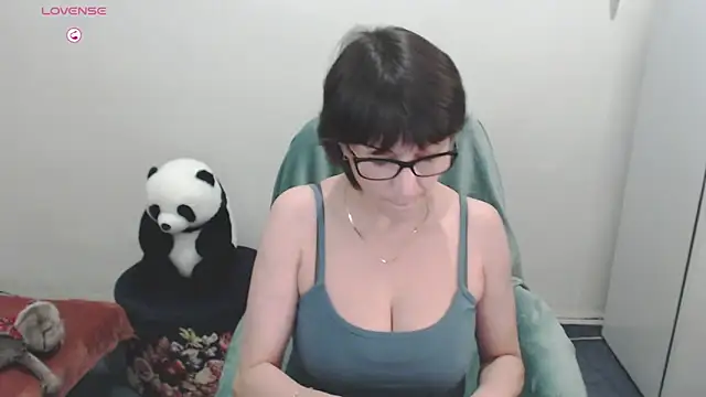 Ammillia online show from December 2024 12:58:01 AM