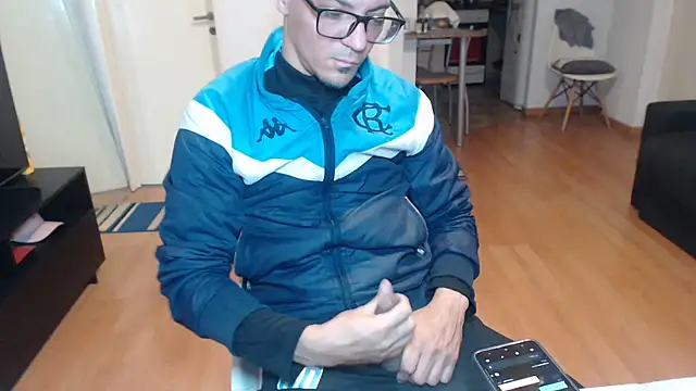 Snapshot of guachin_hunk chatting on June 2026 05:39:01 AM guachin hunk online show from June 2026 05:39:01 AM