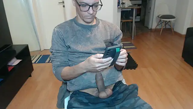 Snapshot of guachin_hunk chatting on June 2026 05:05:01 AM guachin hunk online show from June 2026 05:05:01 AM