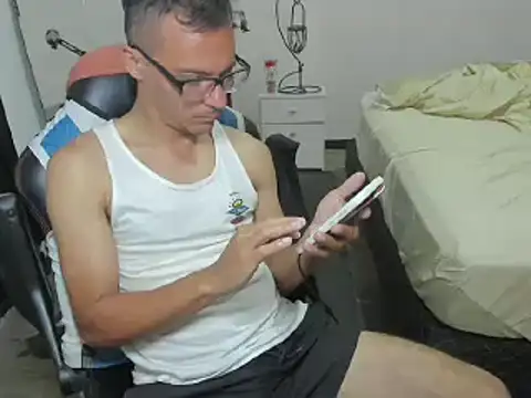 guachin hunk online show from December 2024 06:24:02 PM