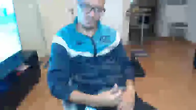 Snapshot of guachin_hunk chatting on June 2026 06:57:01 PM guachin hunk online show from June 2026 06:57:01 PM
