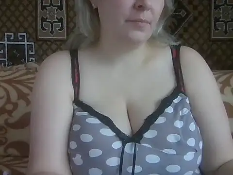 Diana Britt online show from November 2025 06:17:02 AM