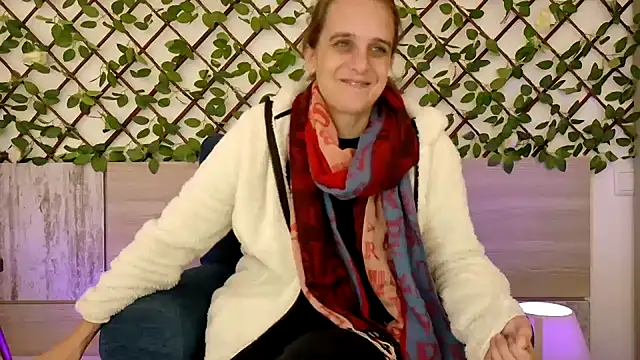Snapshot of LadyChantale chatting on October 2025 08:04:01 AM LadyChantale online show from October 2025 08:04:01 AM