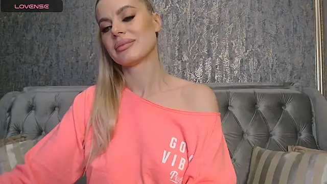 BlondieStar online show from October 2025 11:47:02 PM