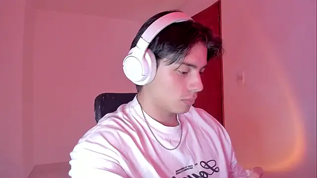 Giordano Russo online show from November 2025 08:45:02 PM