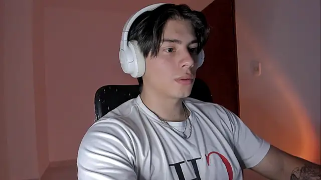 Giordano Russo online show from November 2025 02:04:01 AM