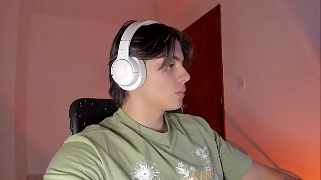 Giordano Russo online show from November 2025 10:43:02 PM