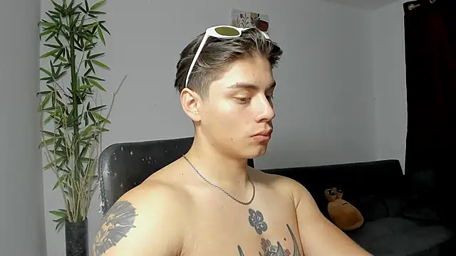 Giordano Russo online show from March 2025 06:13:02 PM