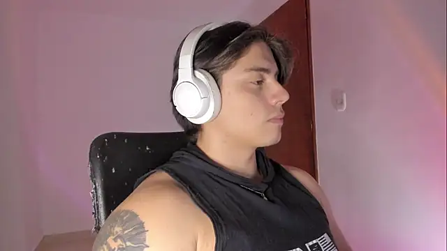 Giordano Russo online show from April 2026 01:01:01 AM