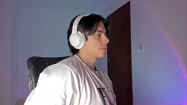 Giordano Russo online show from November 2025 10:42:01 PM