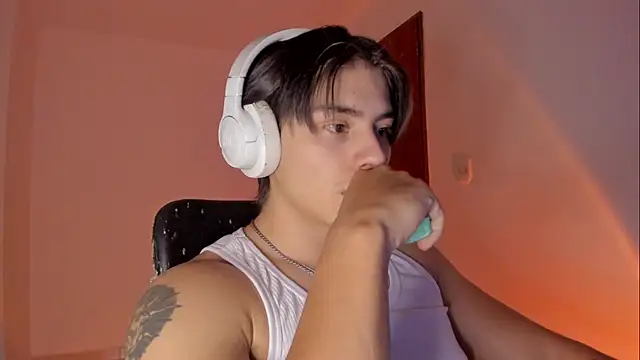 Giordano Russo online show from December 2025 02:01:02 AM