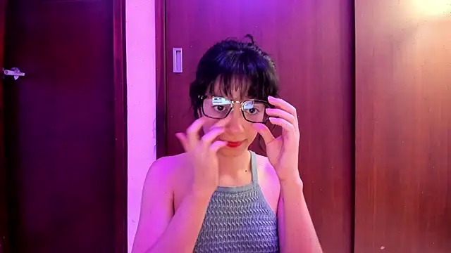 Snapshot of _Lunnaa_ chatting on March 2025 02:19:02 AM  Lunnaa  online show from March 2025 02:19:02 AM