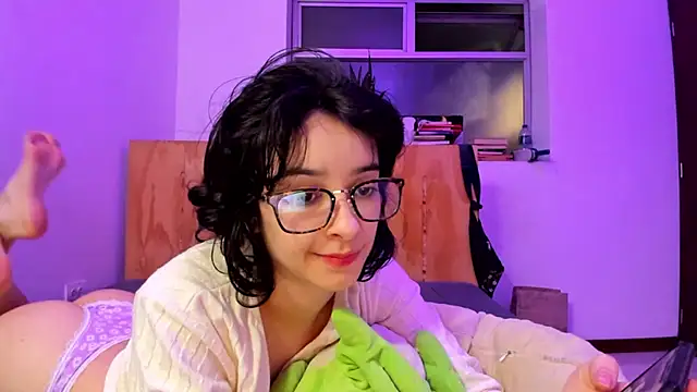 Snapshot of _Lunnaa_ chatting on January 2025 03:02:02 AM  Lunnaa  online show from January 2025 03:02:02 AM