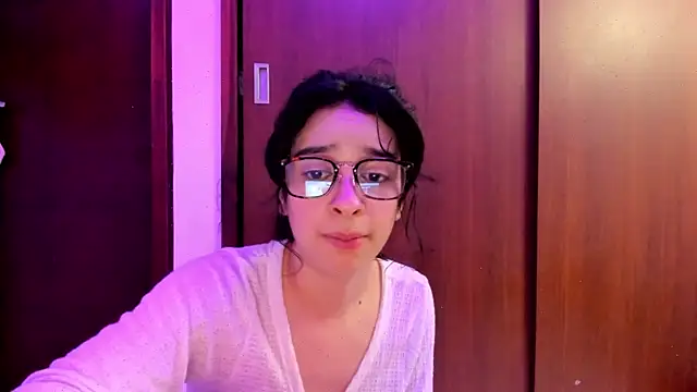 Snapshot of _Lunnaa_ chatting on February 2025 04:25:01 AM  Lunnaa  online show from February 2025 04:25:01 AM