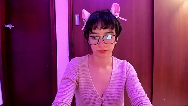 Snapshot of _Lunnaa_ chatting on March 2025 12:45:01 AM  Lunnaa  online show from March 2025 12:45:01 AM