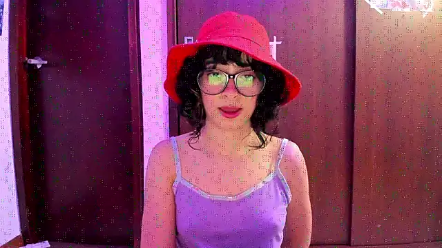 Snapshot of _Lunnaa_ chatting on October 2025 12:01:01 AM  Lunnaa  online show from October 2025 12:01:01 AM