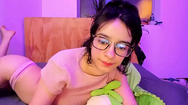 Snapshot of _Lunnaa_ chatting on December 2024 05:25:01 AM  Lunnaa  online show from December 2024 05:25:01 AM