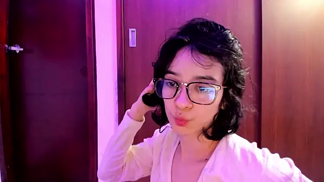 Snapshot of _Lunnaa_ chatting on January 2025 06:05:01 AM  Lunnaa  online show from January 2025 06:05:01 AM