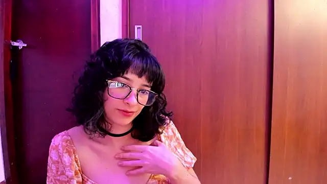 Snapshot of _Lunnaa_ chatting on March 2025 04:05:02 AM  Lunnaa  online show from March 2025 04:05:02 AM