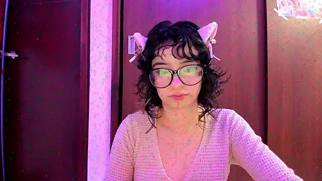 Snapshot of _Lunnaa_ chatting on October 2025 12:55:01 AM  Lunnaa  online show from October 2025 12:55:01 AM