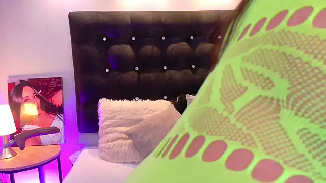 ValenScott1 online show from November 2025 12:41:01 PM