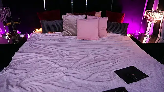 CassandraGood online show from April 2026 06:04:01 AM