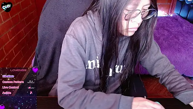 MidoriQuiinn online show from April 2026 04:19:01 PM