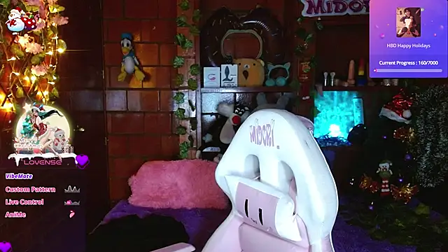 Snapshot of MidoriQuiinn chatting on December 2025 08:04:02 PM MidoriQuiinn online show from December 2025 08:04:02 PM