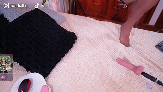 Snapshot of Lucy_fit chatting on November 2025 10:08:01 AM Lucy fit online show from November 2025 10:08:01 AM