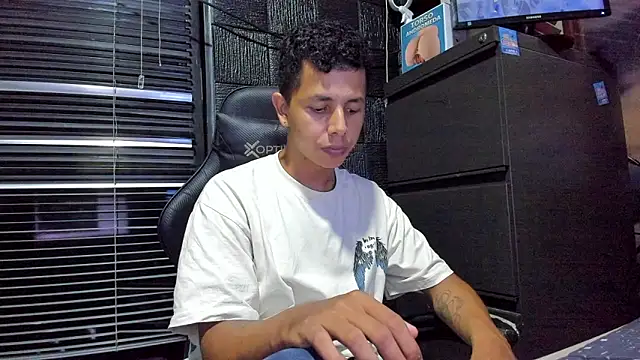 Snapshot of boy_bigcock24cm chatting on June 2026 12:52:02 AM boy bigcock24cm online show from June 2026 12:52:02 AM