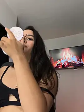 Snapshot of Mavie_roses chatting on November 2025 12:58:02 AM Mavie roses online show from November 2025 12:58:02 AM