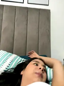 Snapshot of Mavie_roses chatting on November 2025 10:32:01 PM Mavie roses online show from November 2025 10:32:01 PM