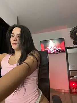 Snapshot of Mavie_roses chatting on November 2025 01:53:01 AM Mavie roses online show from November 2025 01:53:01 AM