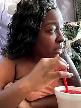 Snapshot of tokyopetitexx chatting on October 2025 06:41:01 PM tokyopetitexx online show from October 2025 06:41:01 PM