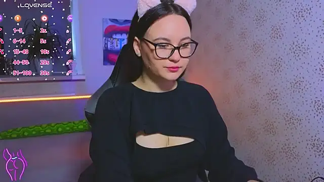 EsterLogan online show from September 2025 10:43:02 AM