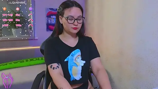 EsterLogan online show from September 2025 01:17:02 PM
