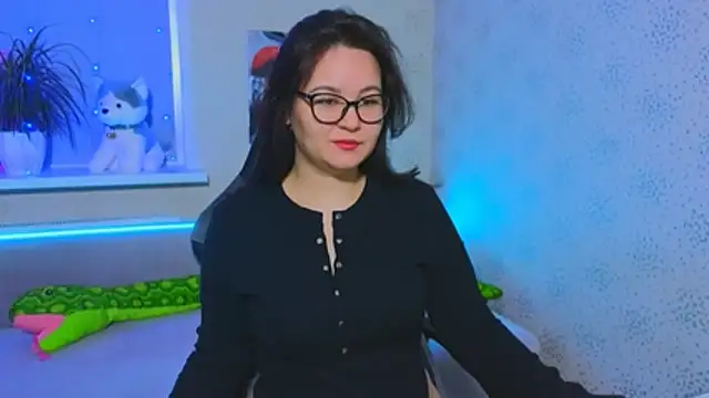 Snapshot of EsterLogan chatting on November 2025 08:14:01 AM EsterLogan online show from November 2025 08:14:01 AM