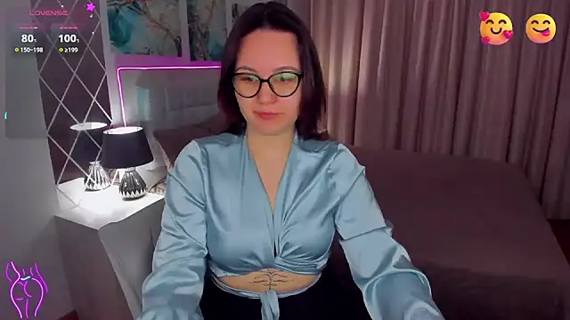 Snapshot of EsterLogan chatting on March 2025 05:21:02 AM EsterLogan online show from March 2025 05:21:02 AM