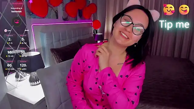 EsterLogan online show from March 2025 01:18:01 PM
