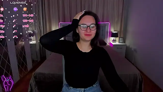EsterLogan online show from September 2025 10:33:01 AM