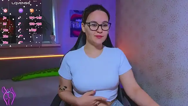 EsterLogan online show from September 2025 11:15:02 AM