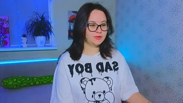 Snapshot of EsterLogan chatting on November 2025 06:46:02 AM EsterLogan online show from November 2025 06:46:02 AM