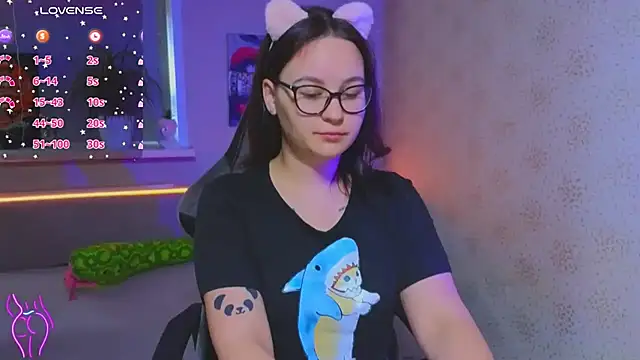 EsterLogan online show from September 2025 12:31:02 PM