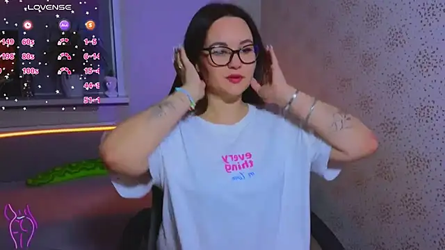 EsterLogan online show from September 2025 03:39:01 PM