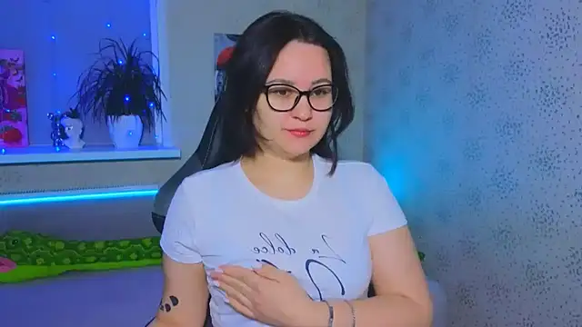 Snapshot of EsterLogan chatting on November 2025 08:36:01 AM EsterLogan online show from November 2025 08:36:01 AM