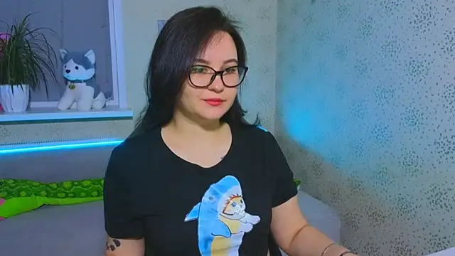 Snapshot of EsterLogan chatting on December 2025 10:25:02 AM EsterLogan online show from December 2025 10:25:02 AM