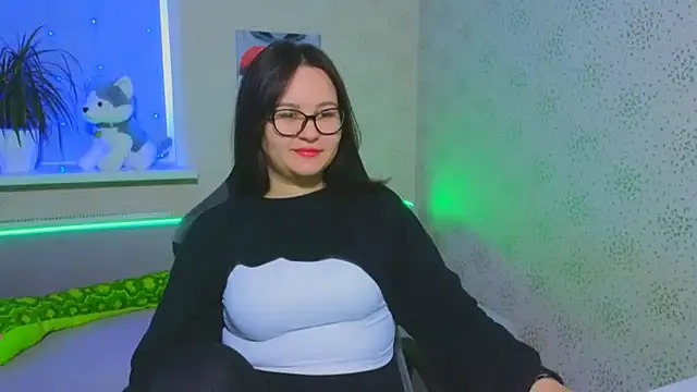 Snapshot of EsterLogan chatting on December 2025 07:14:02 AM EsterLogan online show from December 2025 07:14:02 AM