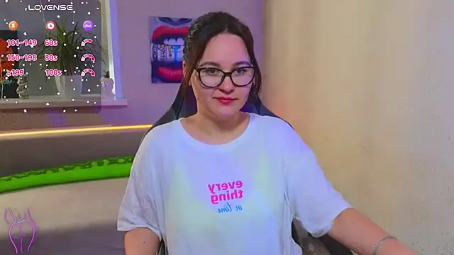EsterLogan online show from September 2025 01:11:02 PM